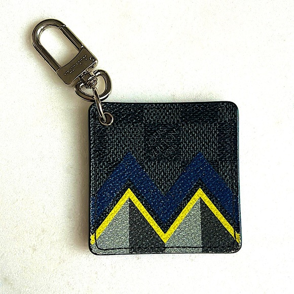 Graphite Color Key Chain Louis Vuitton | Accessories | Louis Vuitton Graphite Damier ...